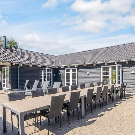 24 Person In * Blåvand